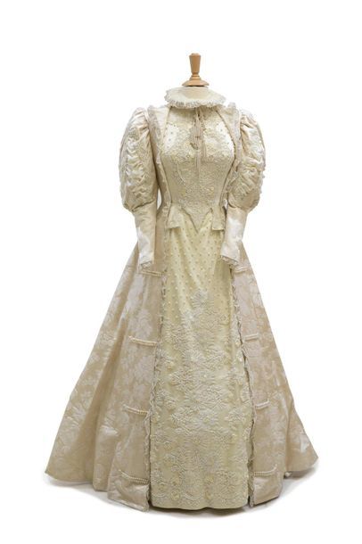 null + Reproduction of a period dress sewn on a mannequin for
EXHIBITION Pearls and...