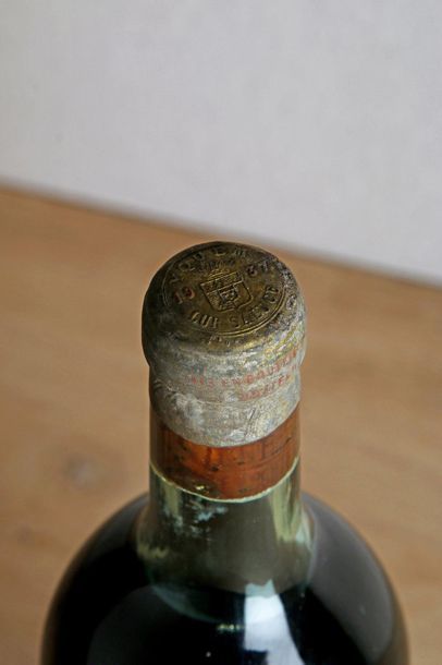 null 1 B CHÂTEAU D'YQUEM (T.L.B; s.e; c.s. à c.c; millésime apparent sur le bouchon...