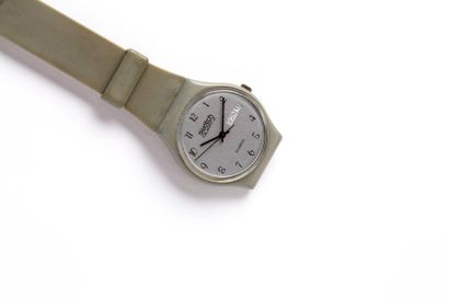 SWATCH Swatch 

Vers 1983

Gm700

Diam: 34mm

Partie de bracelet manquant 

Etuis

Pile...