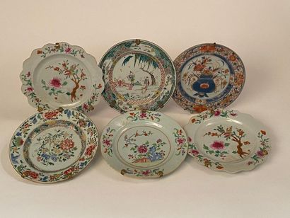 Lot de 6 asssiette circulaires en porcelaine imari. Chine. Décorée dans la palet...