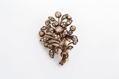 Broche-pendentif "fleurs" Broche-pendentif "fleurs"

Diamants à facettes, or 18K...