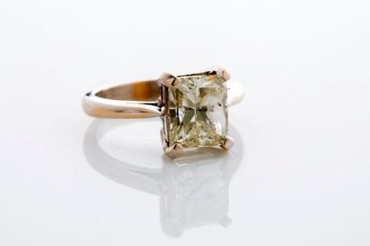 Bague "diamant" Bague "diamant"

Diamant taille rectangle à degrés, or 18K (750)

Poids...