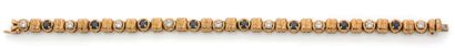 MAUBOUSSIN Bracelet «ligne»
Saphirs et diamants
Or 18K (750)
Signé et numéroté, écrin
L....
