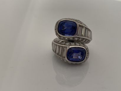 null 
RING "YOU AND ME" Oval sapphires, baguette diamonds and diamonds. 18K (750)...