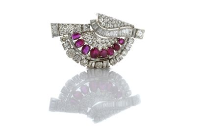 null LARGE SPINDLE "FAN"
Round, rectangular and rod diamonds, ruby
Platinum (950)
Circa...