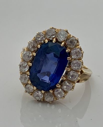 null RING"SAPHIR"
Sapphire encircled by antique diamonds
18K (750) yellow gold
Sapphire...