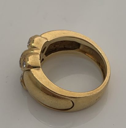 MAUBOUSSIN 戒指
圆形钻石，18K（750）黄金
签名和编号
Td.52 - Pb.：10.4克
一枚钻石和金戒指，有签名。