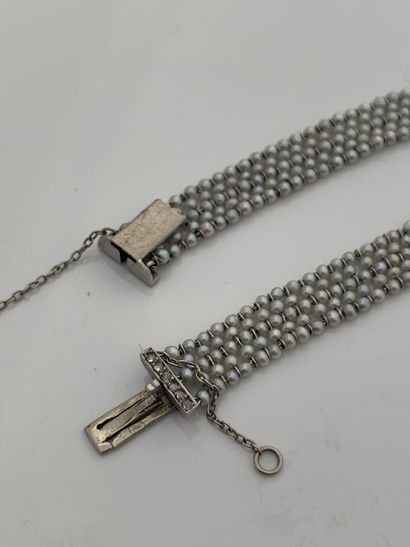 null BRACELET «PERLES FINES»
Perles fines, platine (850)
L. : 15.5 cm env. - Pb....