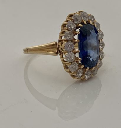 null RING"SAPHIR"
Sapphire encircled by antique diamonds
18K (750) yellow gold
Sapphire...