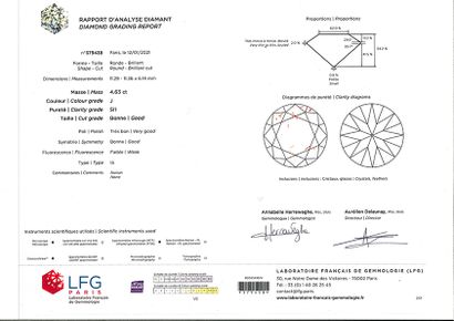 null RING "DIAMOND"
Round diamond, brilliant cut with two baguette diamonds
18K (750)...