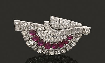 null LARGE SPINDLE "FAN"
Round, rectangular and rod diamonds, ruby
Platinum (950)
Circa...