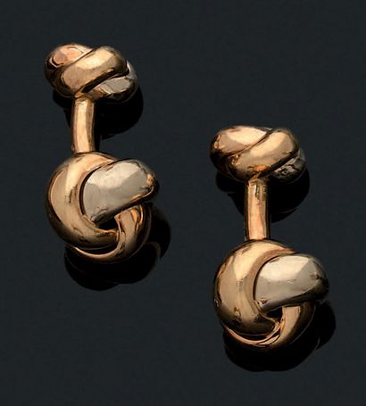 CARTIER "TRINITY"
Pair of cufflinks, three 18K (750) gold
Signed and numbered, box
L.:...