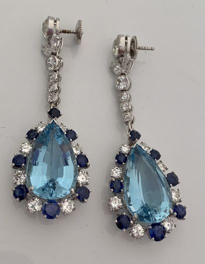 null PAIR OF EARRINGS Aquamarines and sapphires, round old cut, brilliant and shuttle...