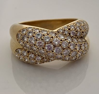 CARTIER "COLISÉE"
钻石戒指，18K(750)黄金
签名、编号和日期
Ecrin，文件
Pb.10.4克-Td.Pb.: 55
一枚钻石和黄金戒...