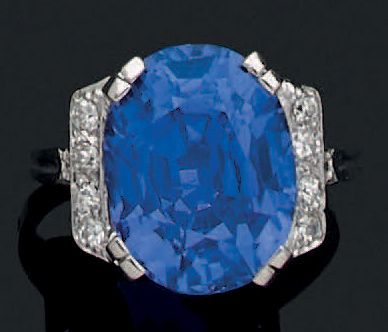 null 
Sapphire ring
Oval sapphire, diamonds, platinum (850)
Td: 52 - Pb: 6.6gr

Accompanied...