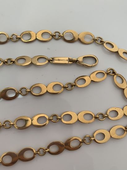 MAUBOUSSIN 18K(750)黄金长项链
签名和编号：
长：约78厘米-铅。35.9克
一条金质长项链，有签名。