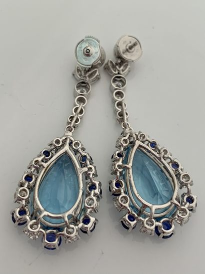null PAIR OF EARRINGS Aquamarines and sapphires, round old cut, brilliant and shuttle...