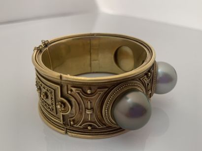 null BRACELET JONC Cultured pearls, 18K (750) gold
French work late 19th century,...