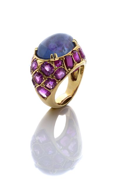 SUZANNE BELPERRON Dome" ring Cabochon sapphire, ruby paving 18K (750) yellow gold...