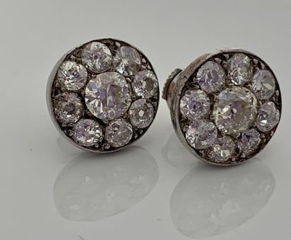 null PAIRE DE MOTIFS D'OREILLES Diamants de taille ancienne, or gris 14K (585), argent...