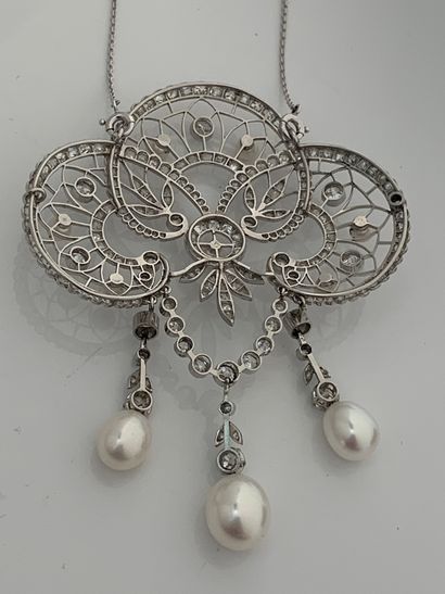null IMPORTANT PENDENTIF «GUIRLANDE»
Diamants taille ancienne et taille rose, perles...