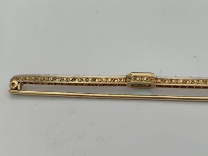 null BARRETTE" PINK
粉色切割钻石，祖母绿，18K（750）黄金，铂金（850）
约1880年
长度：7厘米 - Pb：5.4克
一枚钻石、黄...