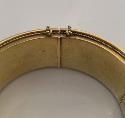 null BRACELET JONC 养殖珍珠，18K（750）金
19世纪末法国作品，后置珍珠
直径：6.3厘米左右 - 铅。Pb.: 106.1 gr
珍珠...
