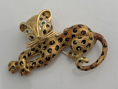 FRED Brooch "panther"
Enamel, emeralds, diamonds
18K gold (750)
Lack of enamel
L.:...