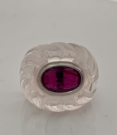 SUZANNE BELPERRON Ring "tourbillon"
Ruby, rose quartz godronné
Td. 45 - Pb. : 10...