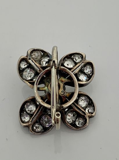 null 玻璃项链"花"
精致珍珠，古董切割钻石
18K金（750），银（<800）
19世纪
直径：约2厘米-铅。材质：3.7克
天然珍珠、钻石、金银夹。