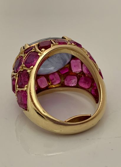 SUZANNE BELPERRON Dome" ring Cabochon sapphire, ruby paving 18K (750) yellow gold...