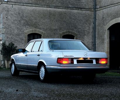 1989 Mercedes-Benz 560 SEL 
70 000 km d’origine

Excellent état

Rare intérieur velours...