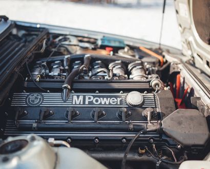 1984 BMW M635 CSi 
神话引擎

2016-2017年修复了近25000欧元。

显著的例子

法国注册

底盘编号：WBAEE31050105010908。

演出前几天，ABS灯断断续续地亮起。机关工作正常，一定是接触器简单。



如果说M的传奇是从专门为赛车开发的M1开始的，那么第一款受益于宝马赛车运动部门专有技术的量产车型就是635...