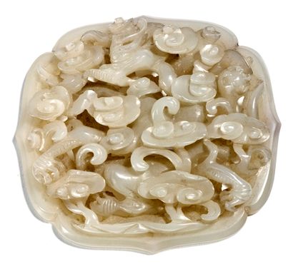 CHINE, PERIODE YUAN 
White jade ruyi sceptre plate, very finely decorated with a...