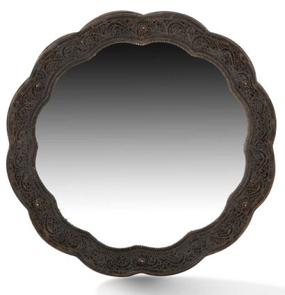 INDE FIN XIXE SIÈCLE 
A silver multi-lobed mirror with openwork radiating decoration...