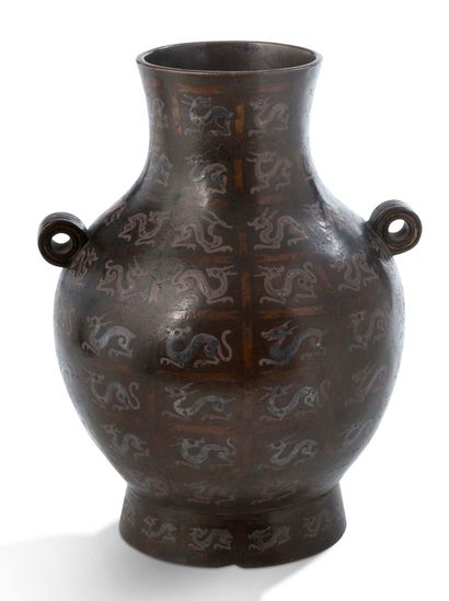 CHINE 
A Hu-shaped vase in bronze with a light brown patina, decorated with silver...