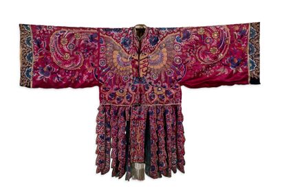 CHINE 
Opera dress in purple silk, embroidered with polychrome threads and enhanced...