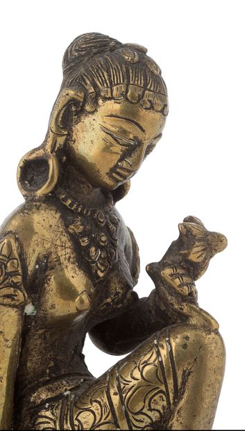 INDE DU NORD 
Statuette en bronze anciennement doré, représentant une divinité féminine...