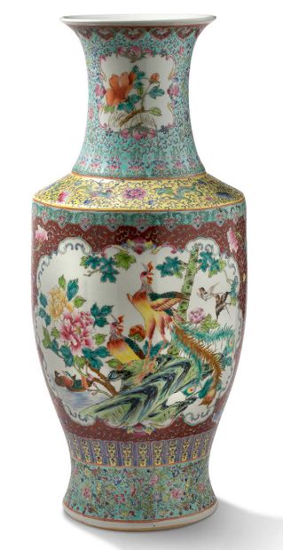 CHINE 
Porcelain and falangcai enamel vase with medallion decoration of birds, lotus...