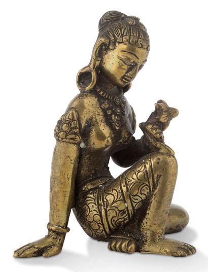 INDE DU NORD 
Statuette en bronze anciennement doré, représentant une divinité féminine...