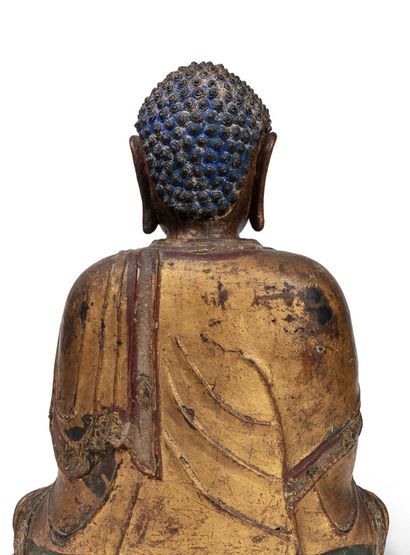 CHINE 
Bouddha en bronze laqué or avec traces de polychromie, assis en méditation,...