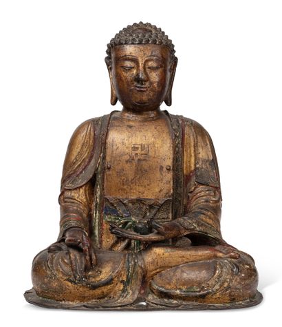 CHINE 
Gold-lacquered bronze Buddha with traces of polychromy, seated in meditation,...