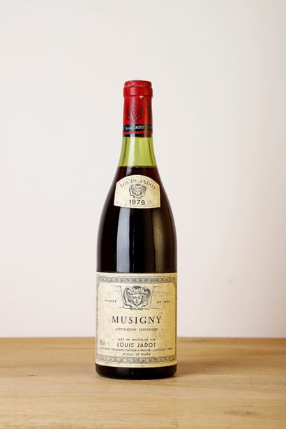 null 1 B MUSIGNY (Grand Cru) (3 cm; e.t.h; clm.s.) - 1979 - Louis Jadot