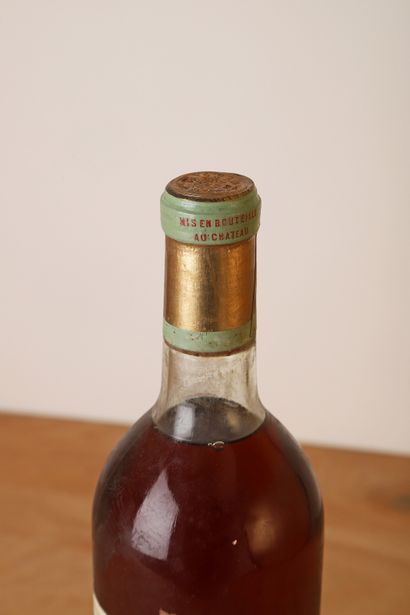 null 1 B CHATEAU D'YQUEM (T.L.B.; light e.t.h.; stamped capsule with 1 side tear...