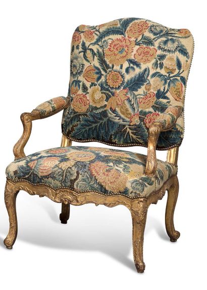 null PAIR OF LARGE CHAIRS
WITH QUEEN'S BACK in moulded beech wood, carved and gilded...