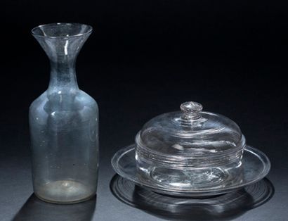 null 
XVIIIth century
我们加入了一个玻璃瓶，瓶颈外撇。
XIXth century
高度：20厘米。