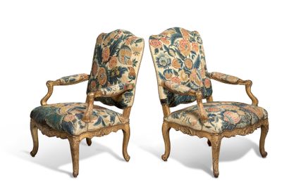 null PAIR OF LARGE CHAIRS
WITH QUEEN'S BACK in moulded beech wood, carved and gilded...
