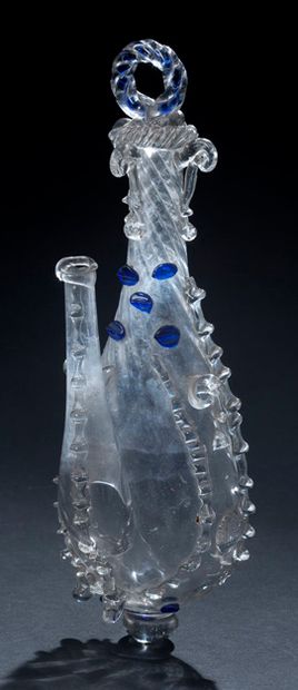 
吹制玻璃水压计，应用扇形网和蓝色玻璃装饰；扭曲的悬挂环。



荷兰，18世纪...