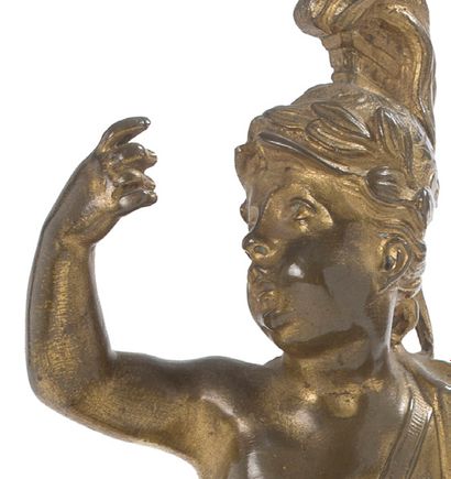 null PAIRE DE CHENETS AUX PUTTI en bronze ciselé et doré. Il figurent deux enfants...