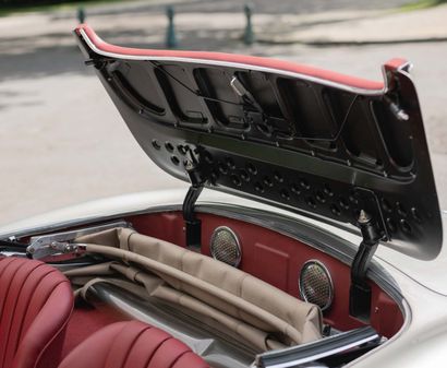 Mercedes-Benz 300 SL Roadster 1959 
比利时的流通许可证



底盘编号：8500310

发动机号：8500308



匹配的数字

高质量的修复

定制的行李箱

法国最受欢迎的演员和喜剧演员之一的旧车

清晰和有记录的历史



在第二次世界大战之后，赛车是一项受欢迎的运动。老的比赛在强制性地中断几年后又开始了，而其他的比赛则在欧洲和世界其他地方创建。在新的比赛中，卡雷拉泛美大赛是一项艰巨的比赛，穿越著名的泛美公路的墨西哥部分；最著名的胜利是卡尔-克林和汉斯-克伦克在1952年驾驶一辆带有惊人的...